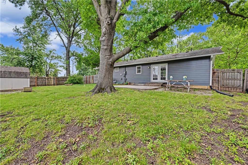 2220 Learnard Avenue — photo 32