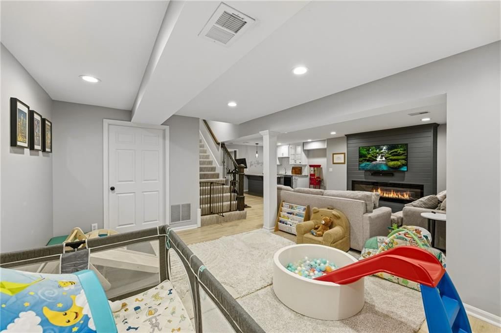 12316 Rosewood Street — photo 35