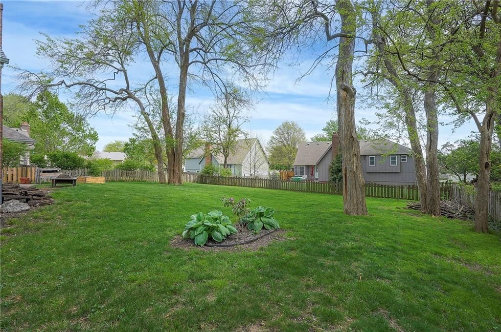 309 NE Country Lane — photo 38