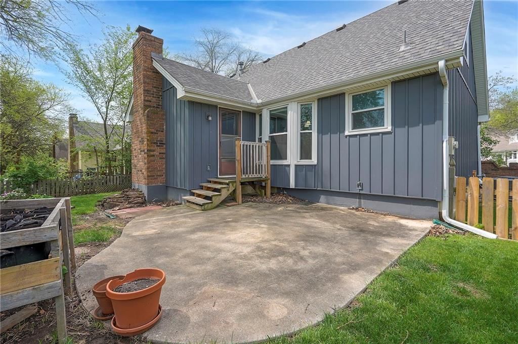 309 NE Country Lane — photo 42
