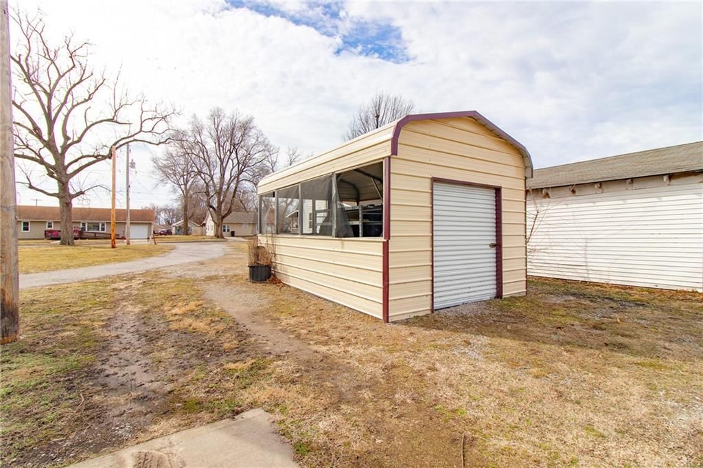 755 W Clay Street — photo 3