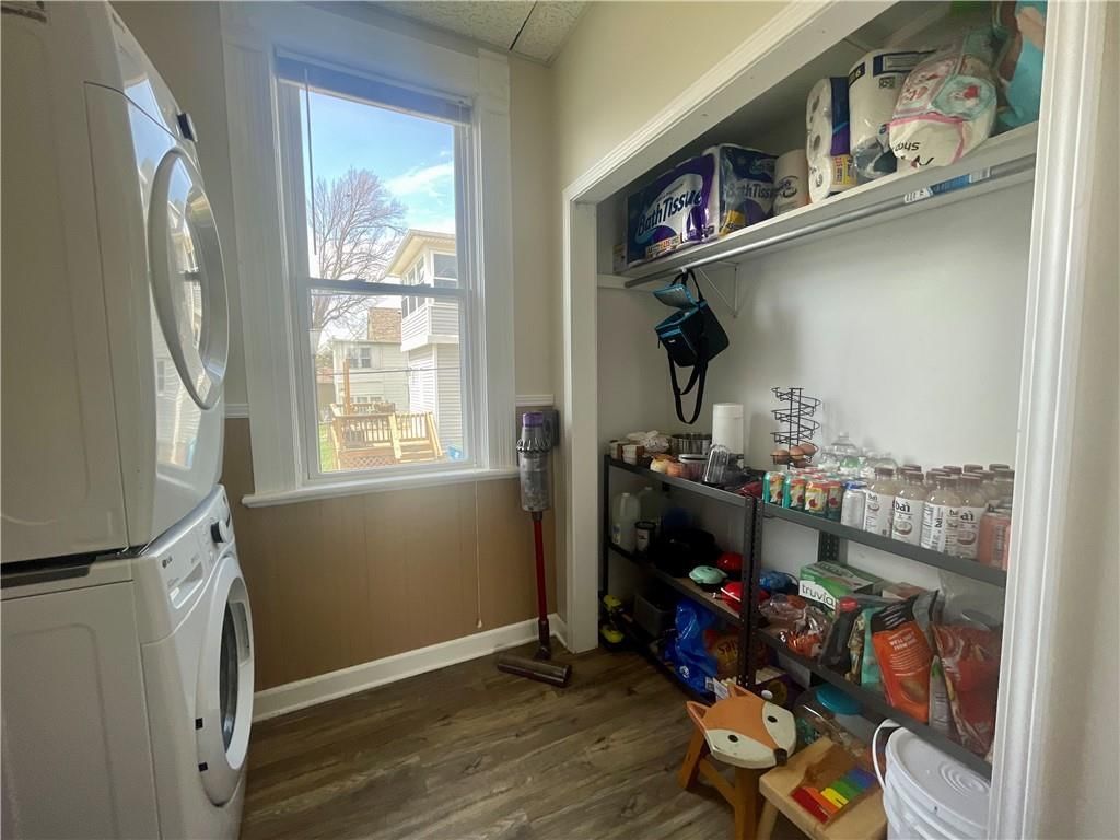 422 E 1st Street — photo 17