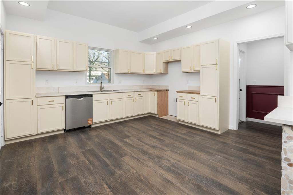 903 S Grand Avenue — photo 10
