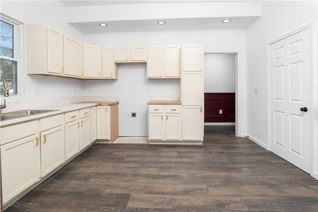 903 S Grand Avenue — photo 11