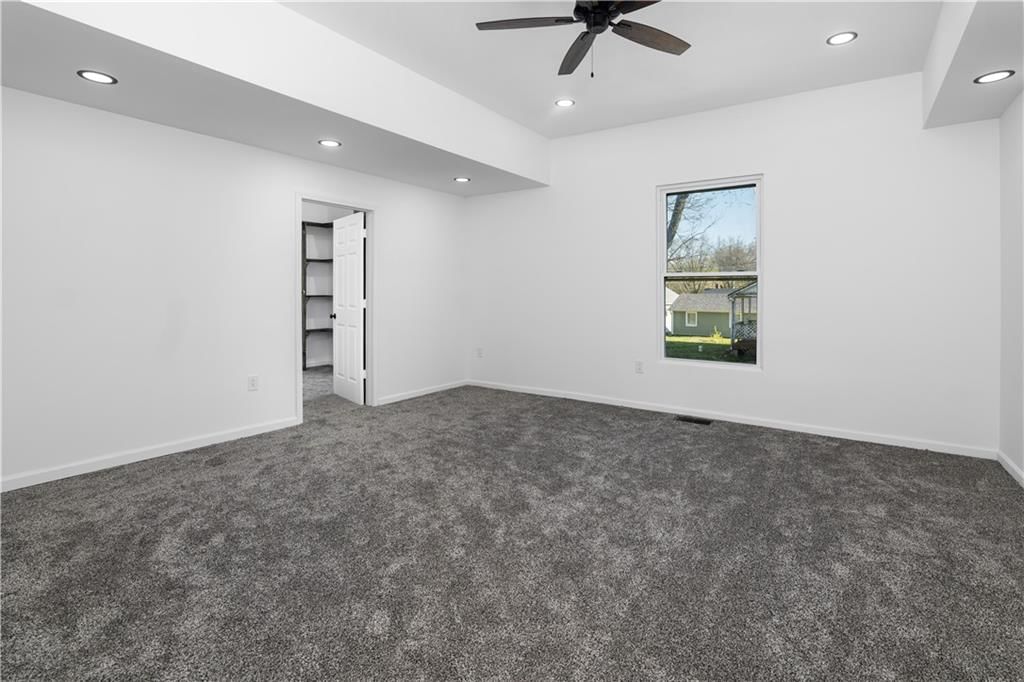 903 S Grand Avenue — photo 15
