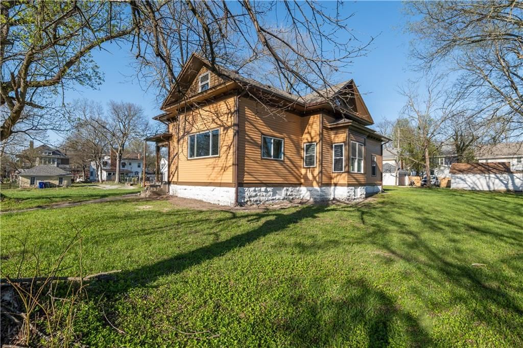 903 S Grand Avenue — photo 42