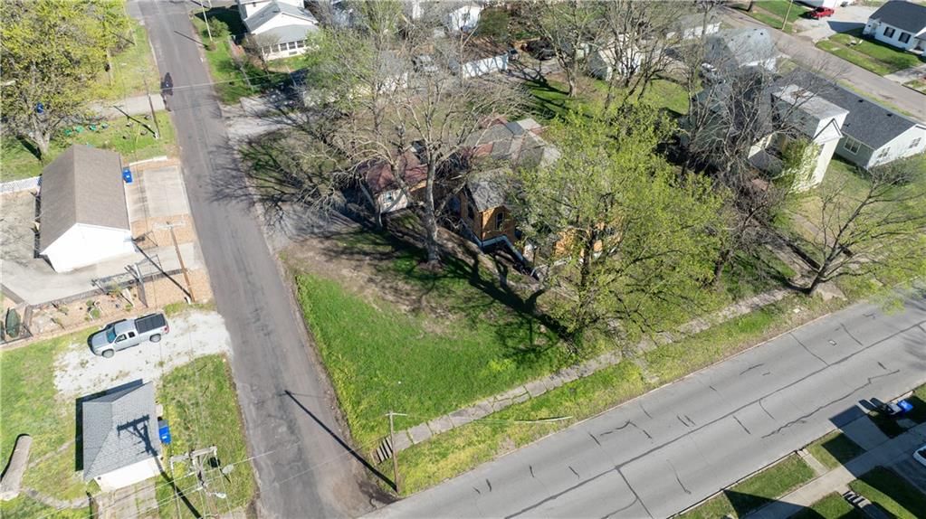 903 S Grand Avenue — photo 48