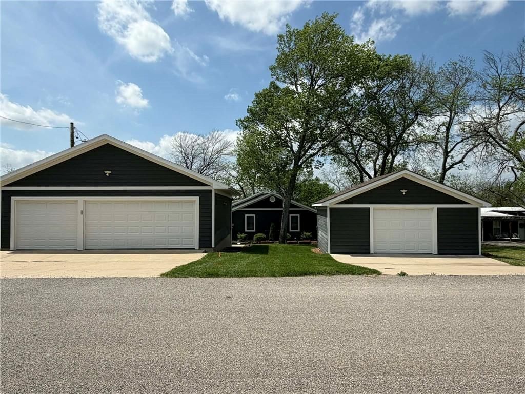 Photo 5 of 36 - 842 195th Street, Fort Scott, KS 66701