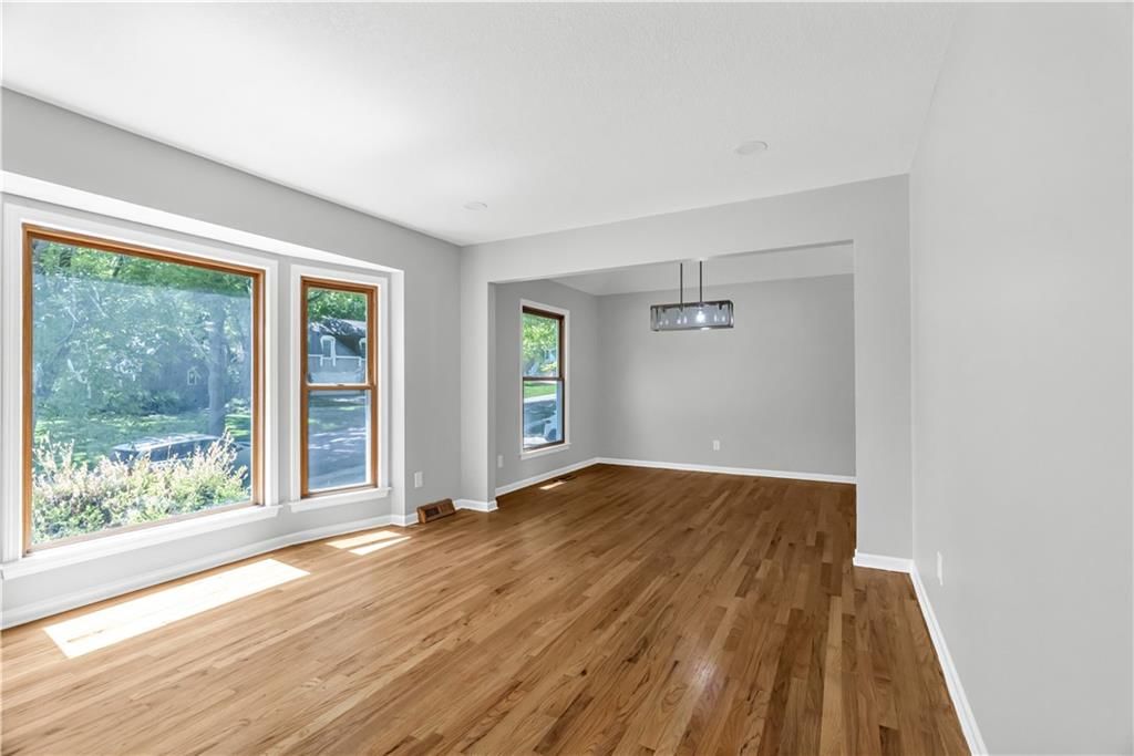 14842 W 90th Terrace — photo 2