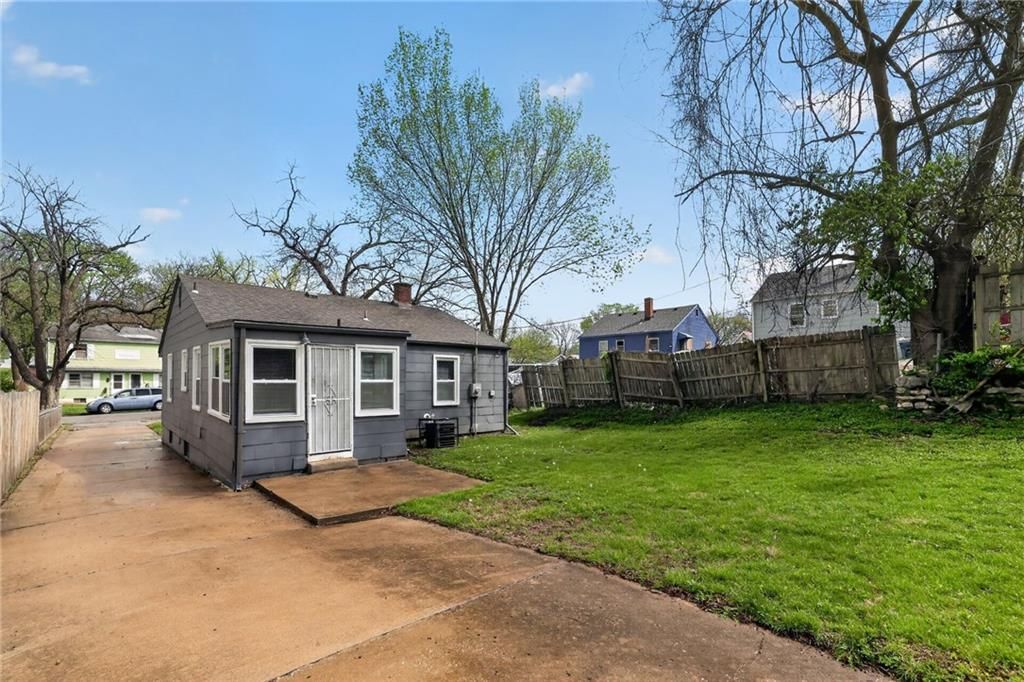 5842 Bellefontaine Avenue — photo 32