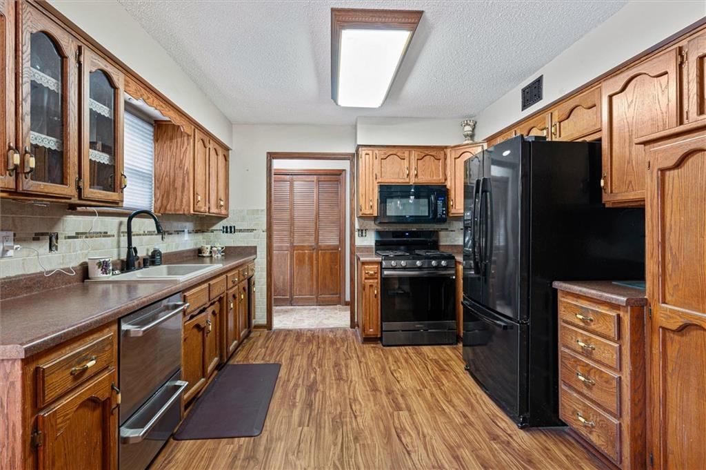 15120 Briarwood Drive — photo 10