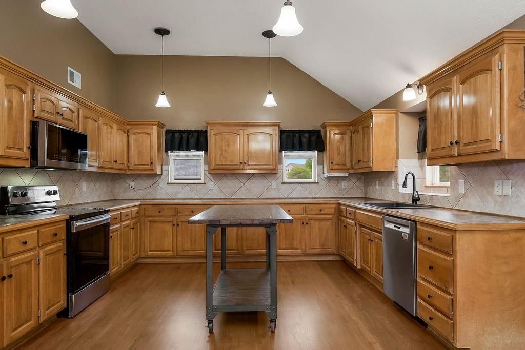 1307 Honeysuckle Court — photo 10