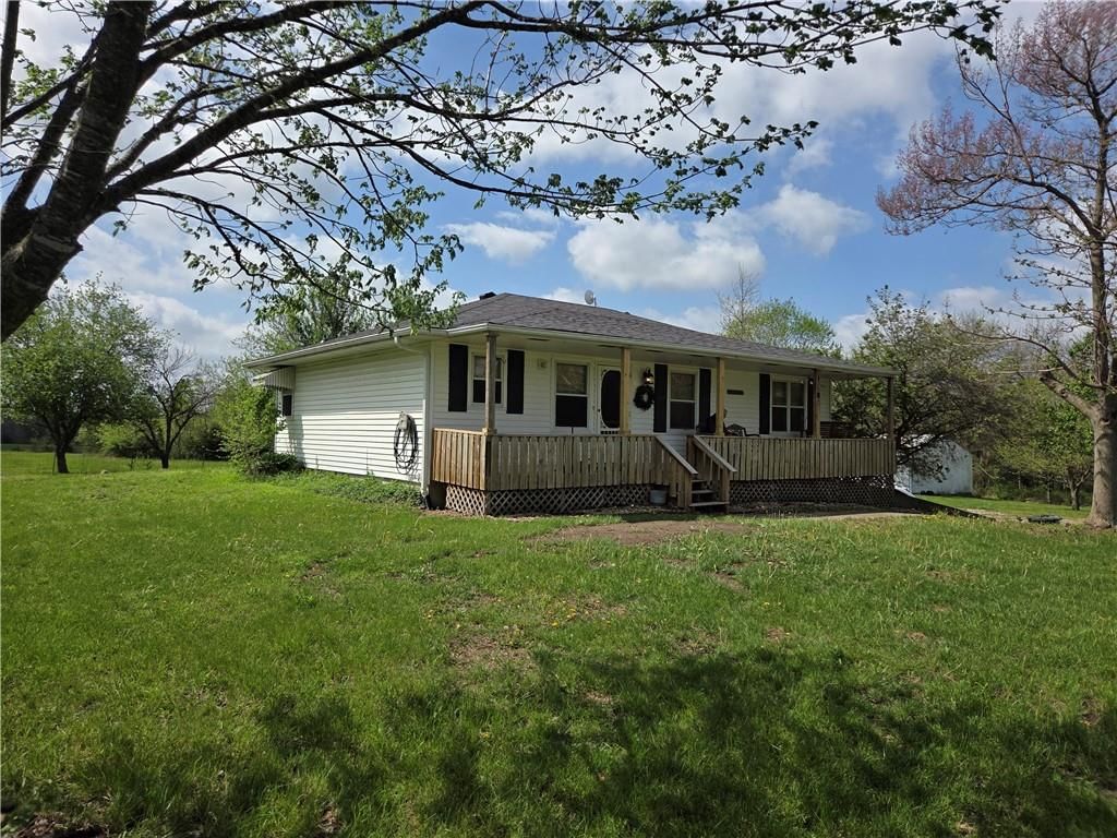 1404 SW 100th Road, Holden, MO