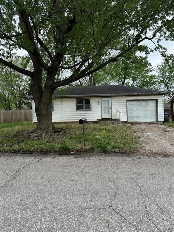 606 wilkes Drive, Warrensburg, MO