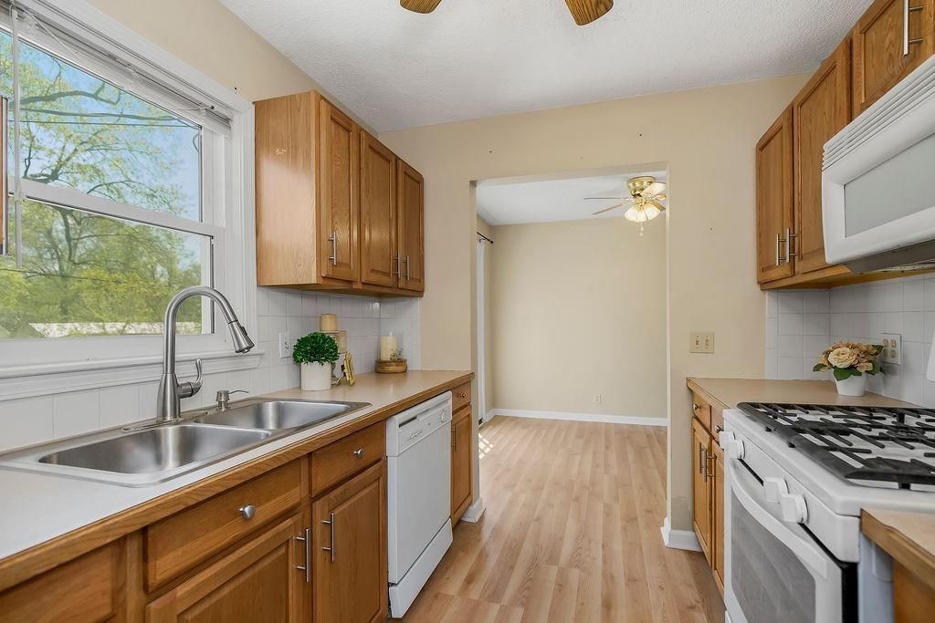 3405 S Arlington Avenue — photo 8