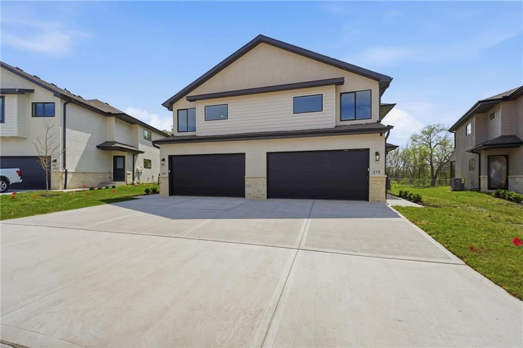 216 NW Orchard Court — photo 3