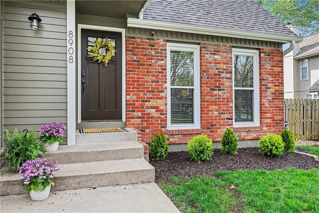 8908 LAMAR Avenue — photo 3
