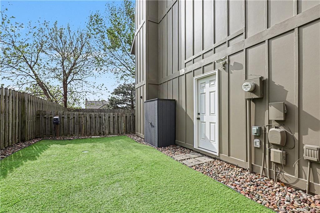 8908 LAMAR Avenue — photo 28