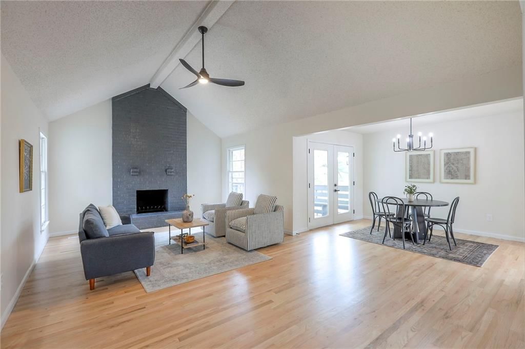 203 NE Crescent Street — photo 1