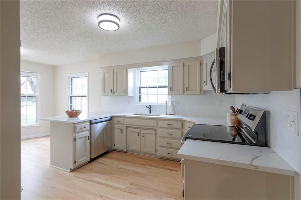 203 NE Crescent Street — photo 4
