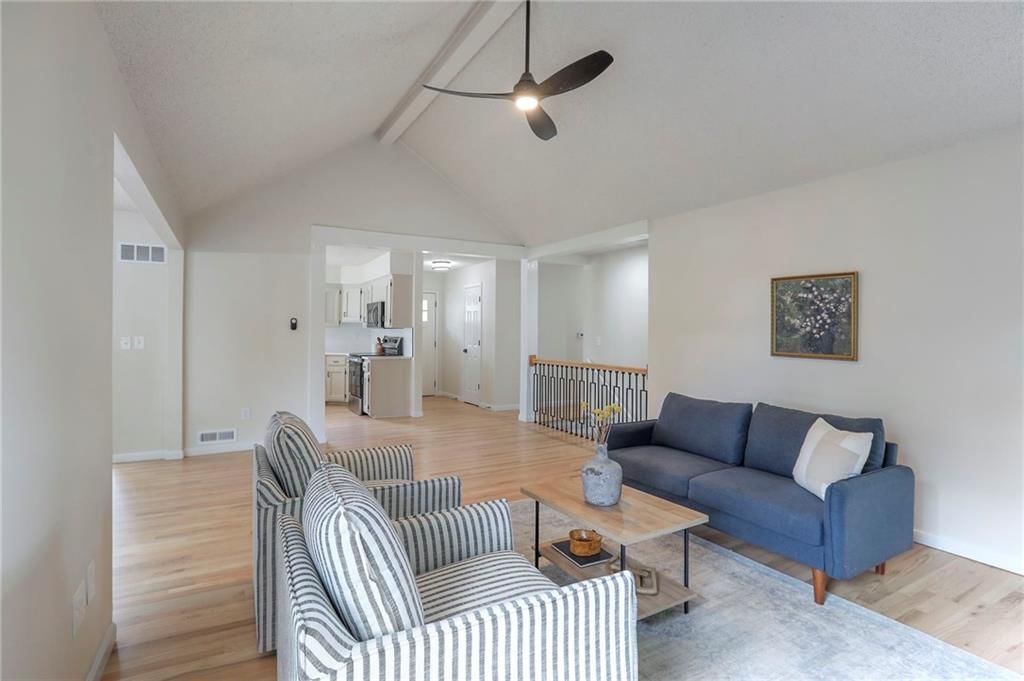 203 NE Crescent Street — photo 9