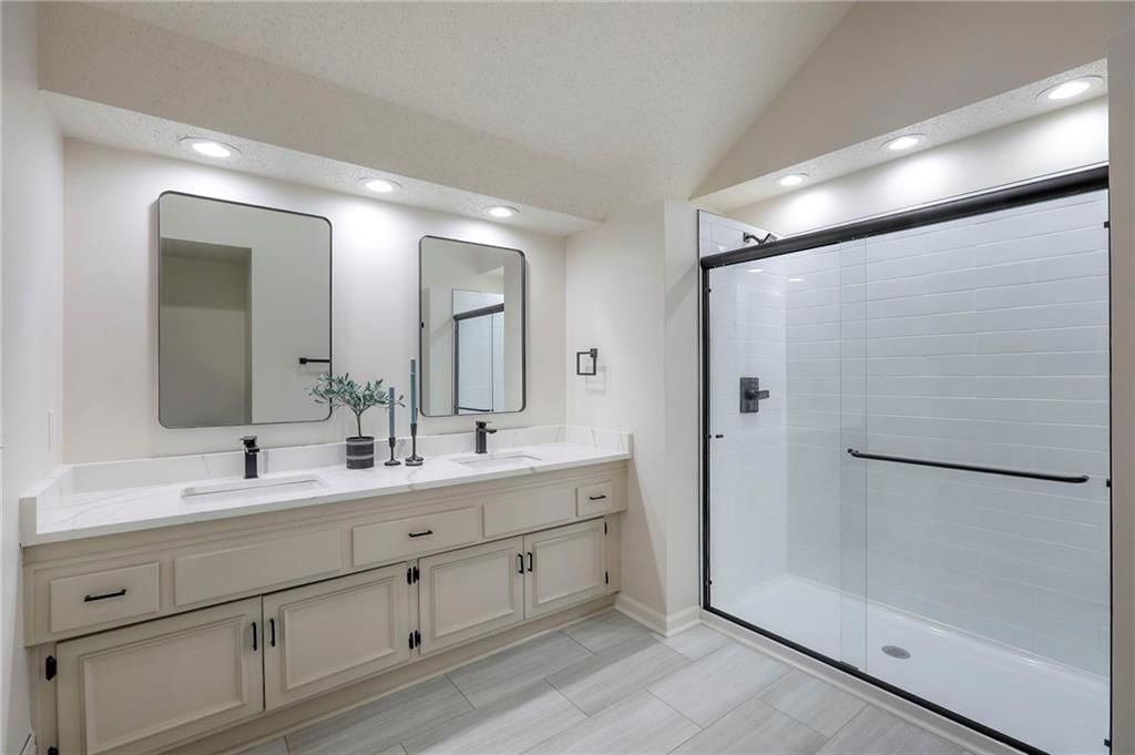 203 NE Crescent Street — photo 13
