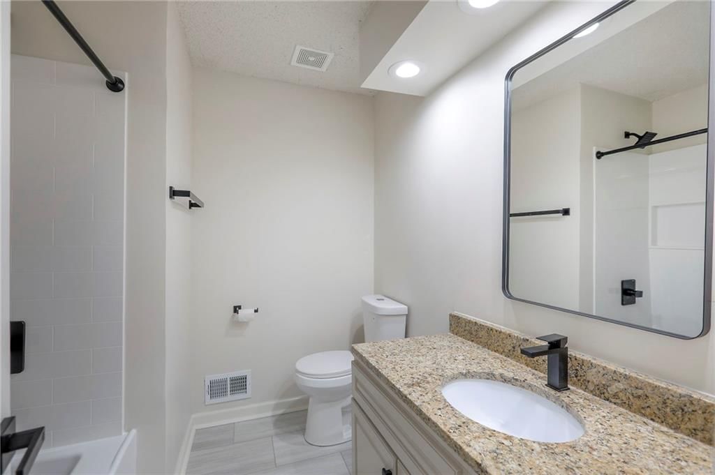 203 NE Crescent Street — photo 14