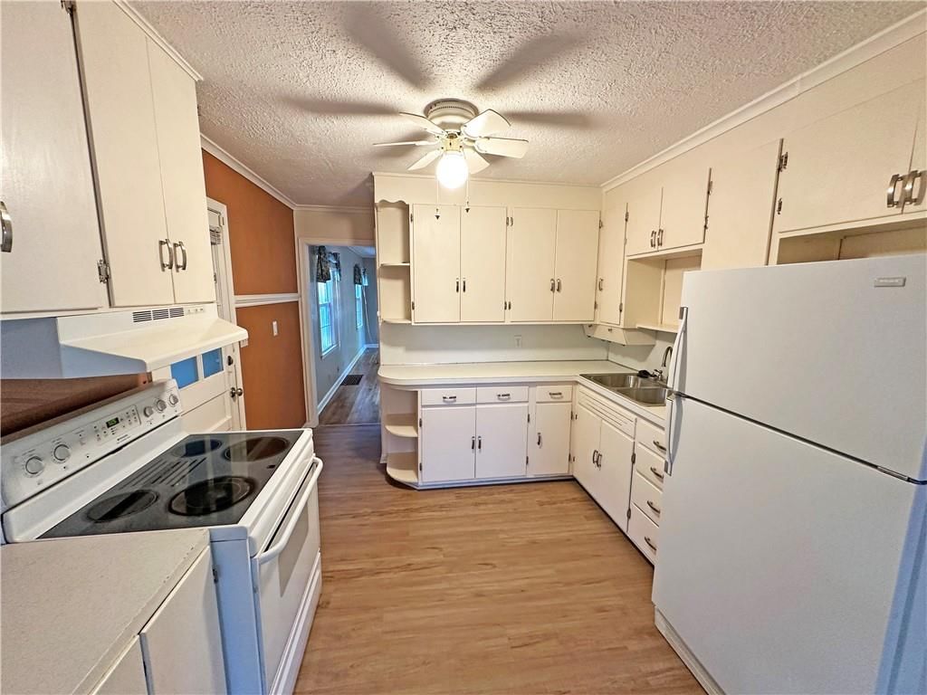 701 W 86th Street — photo 5
