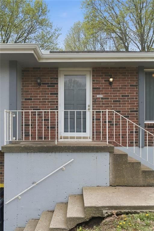 516 NE Johnston Drive — photo 2