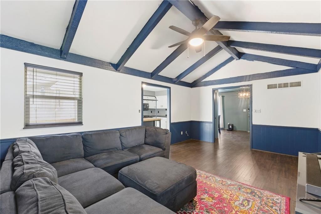 516 NE Johnston Drive — photo 5