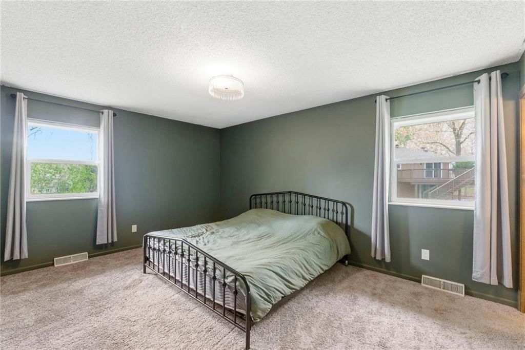 516 NE Johnston Drive — photo 8