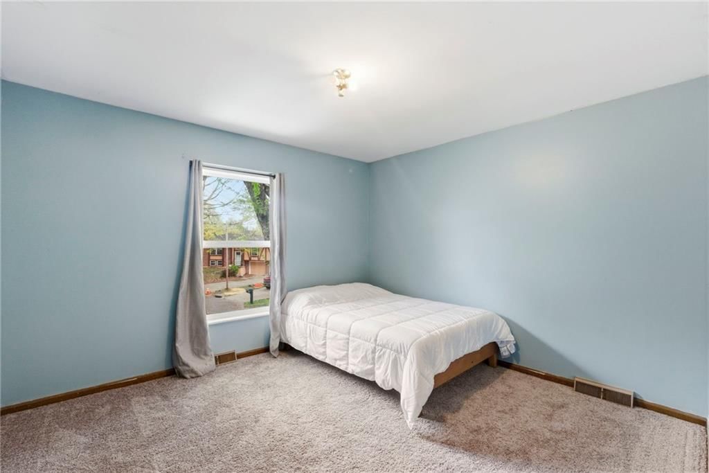 516 NE Johnston Drive — photo 14