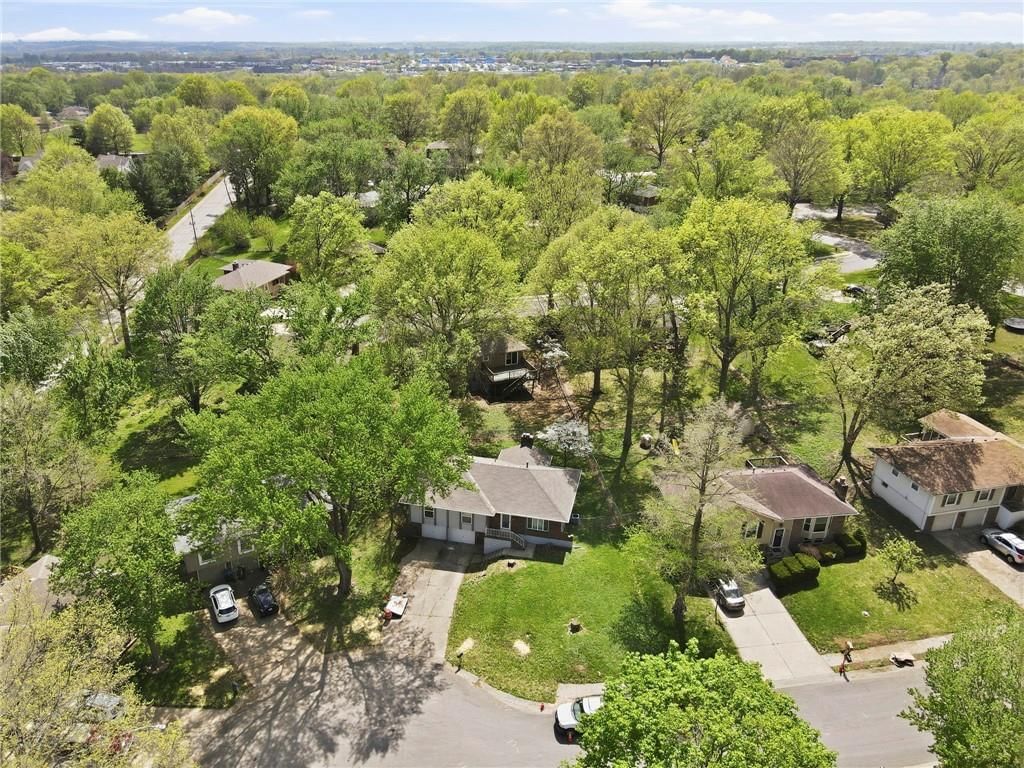 516 NE Johnston Drive — photo 32