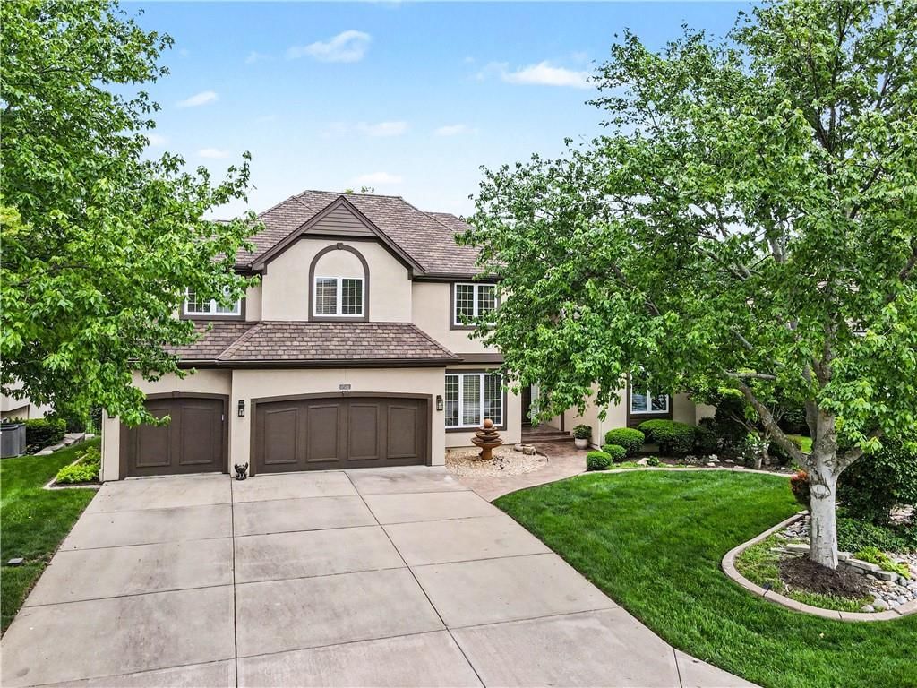709 NE Lake Pointe Drive — photo 2