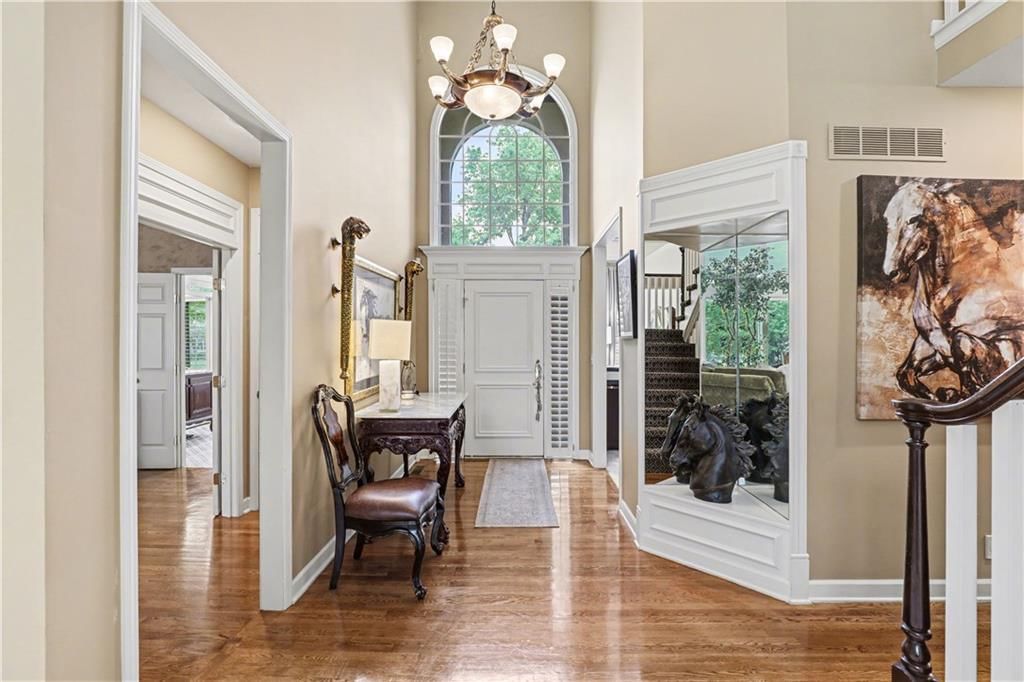 709 NE Lake Pointe Drive — photo 4