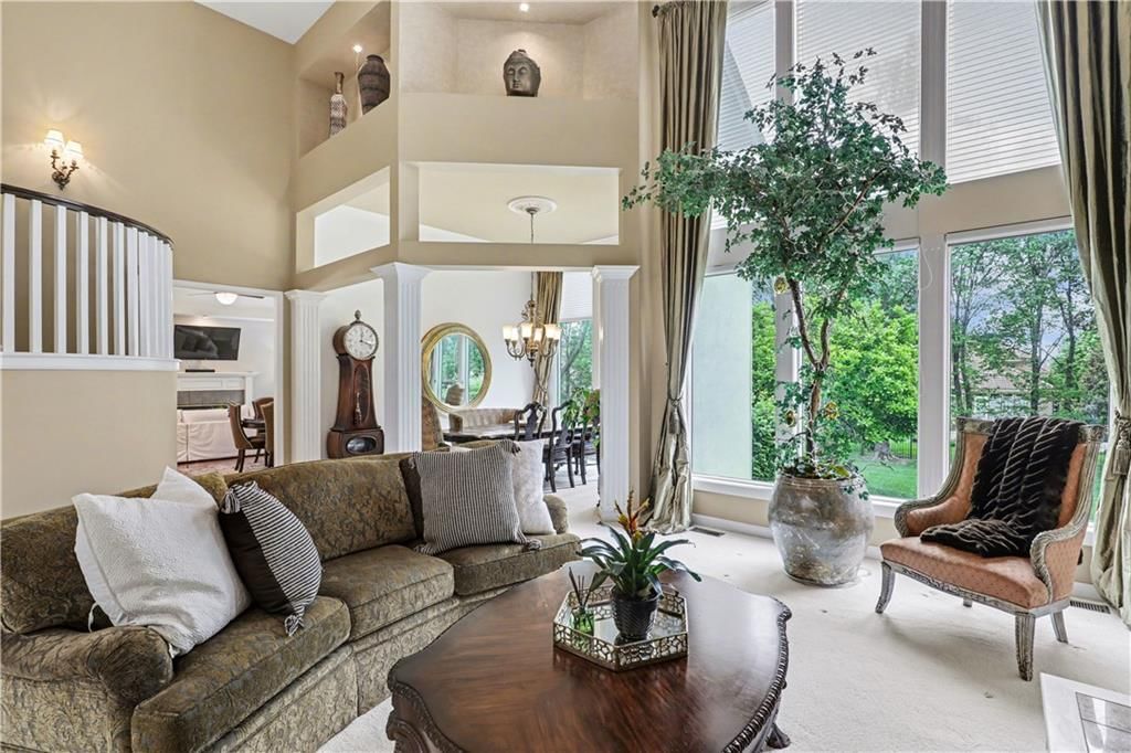 709 NE Lake Pointe Drive — photo 8