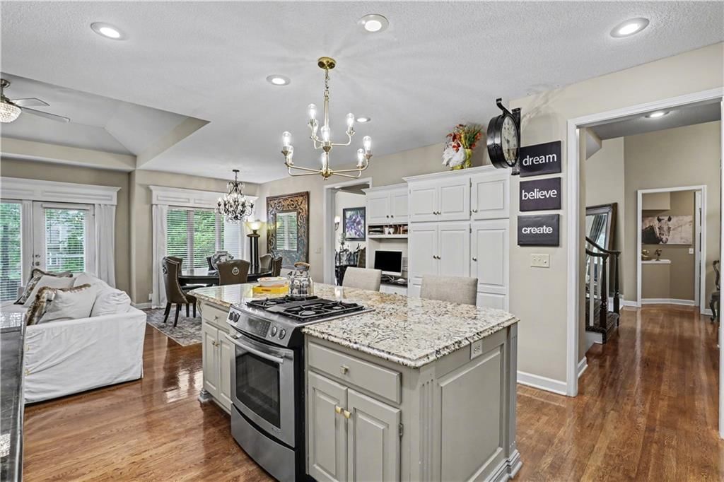 709 NE Lake Pointe Drive — photo 14