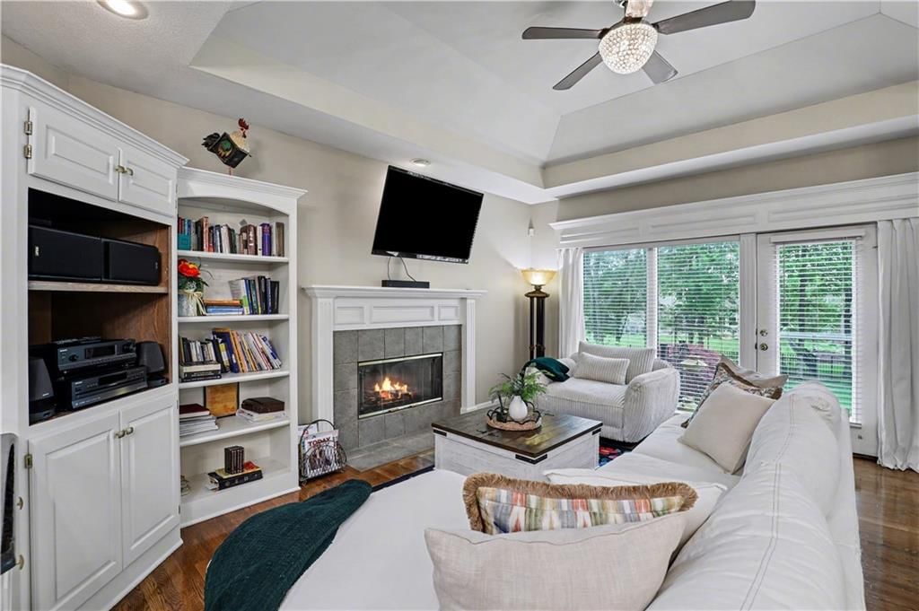 709 NE Lake Pointe Drive — photo 16