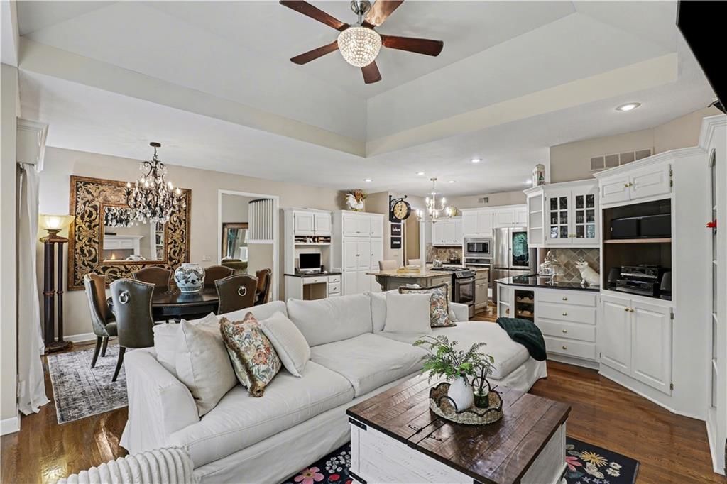 709 NE Lake Pointe Drive — photo 17