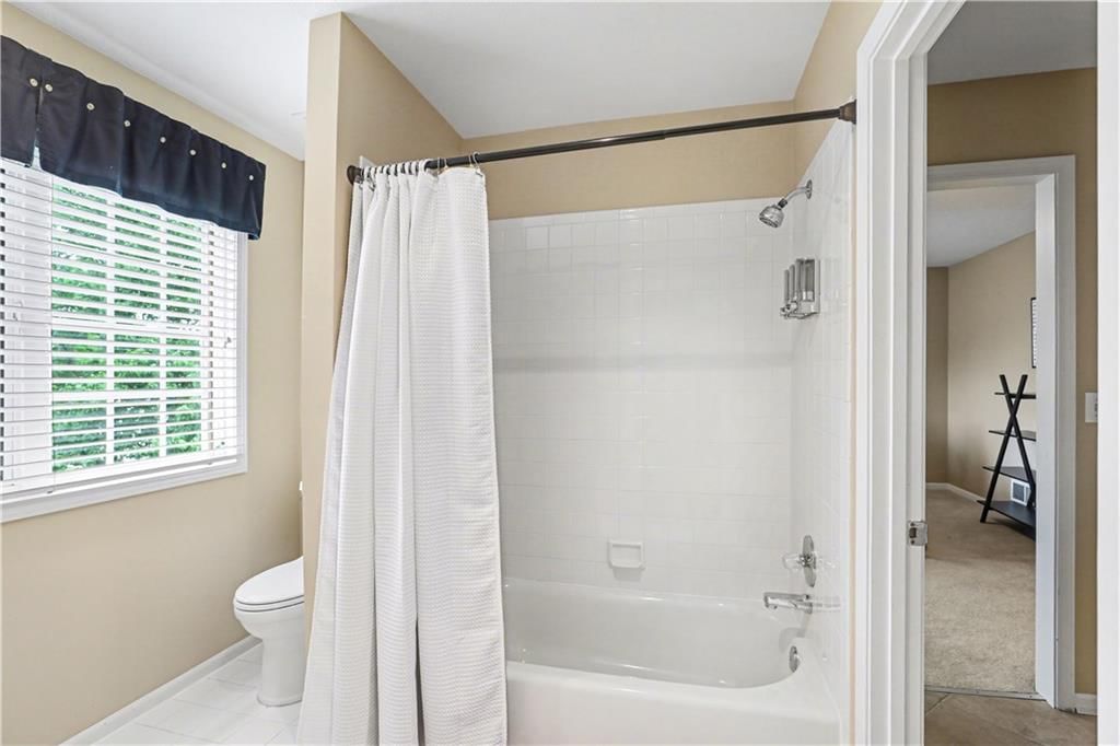 709 NE Lake Pointe Drive — photo 28