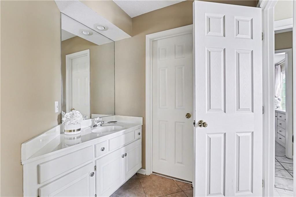 709 NE Lake Pointe Drive — photo 29