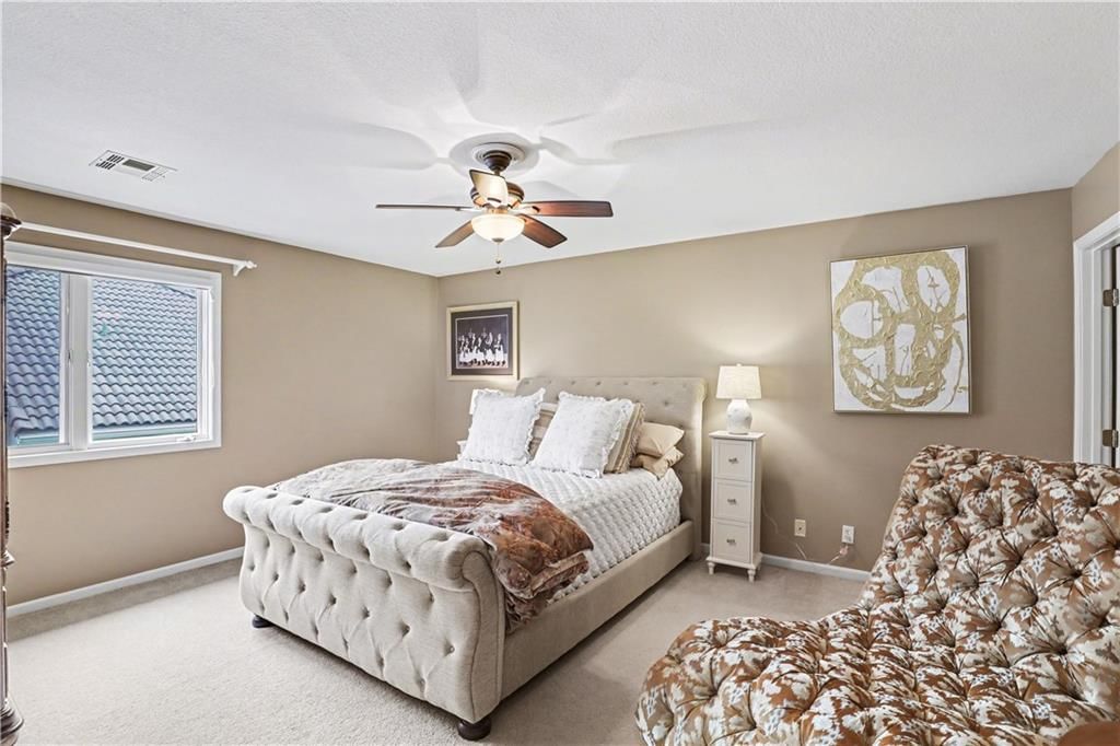 709 NE Lake Pointe Drive — photo 31