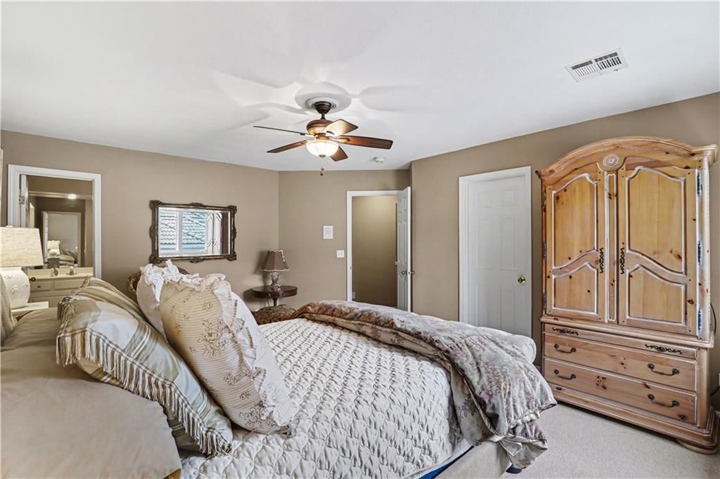 709 NE Lake Pointe Drive — photo 32