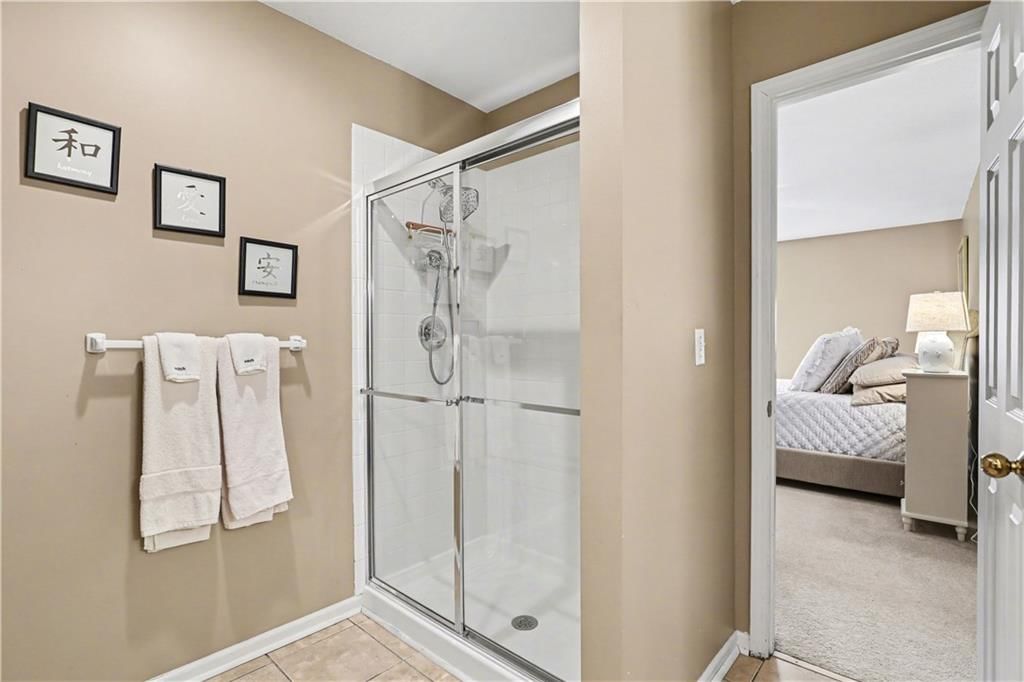 709 NE Lake Pointe Drive — photo 34