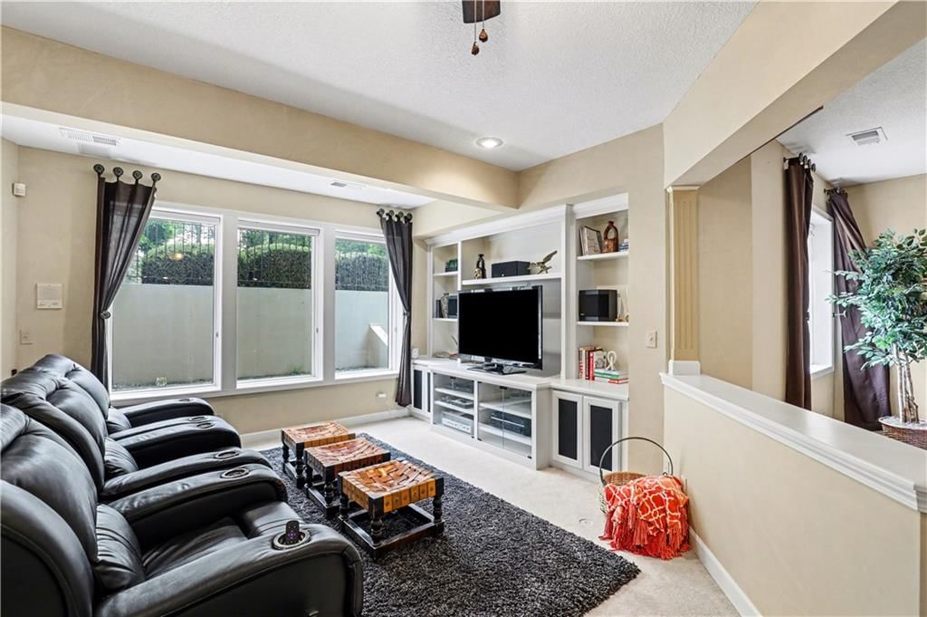 709 NE Lake Pointe Drive — photo 38
