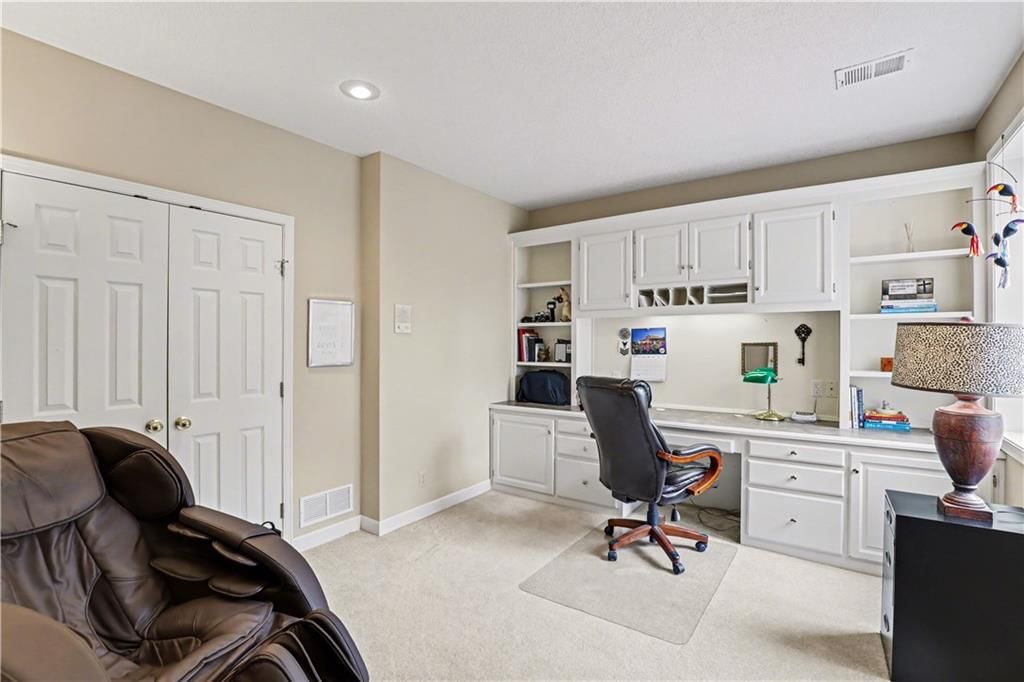709 NE Lake Pointe Drive — photo 41