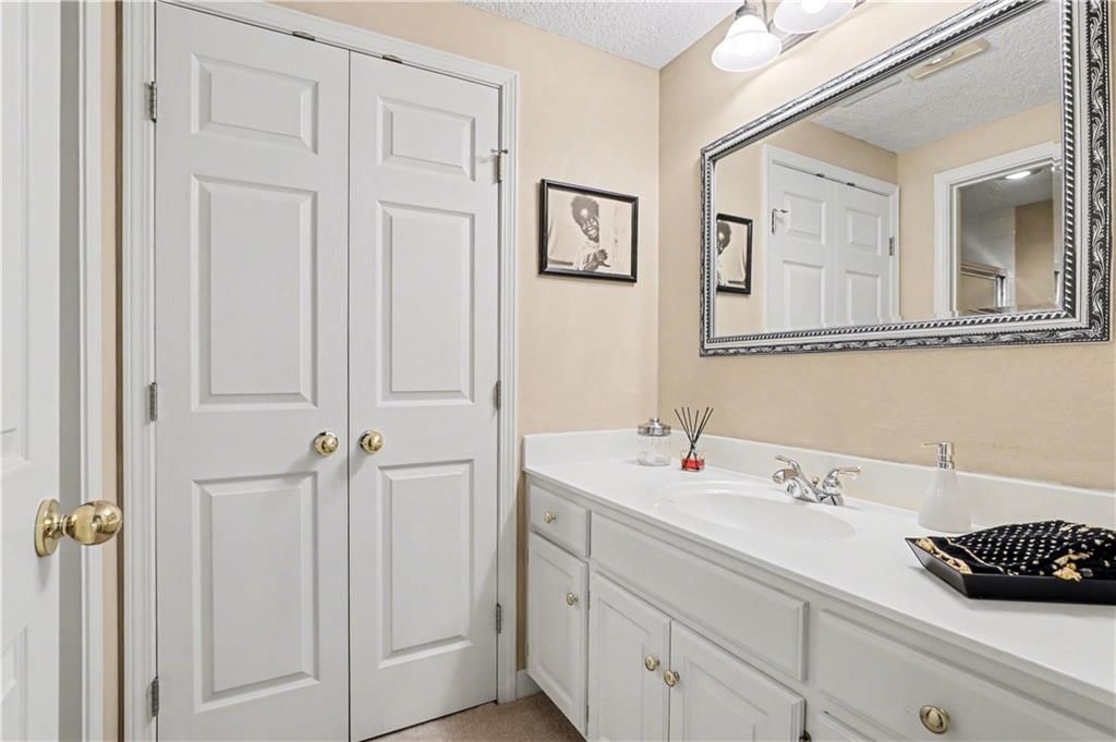 709 NE Lake Pointe Drive — photo 43