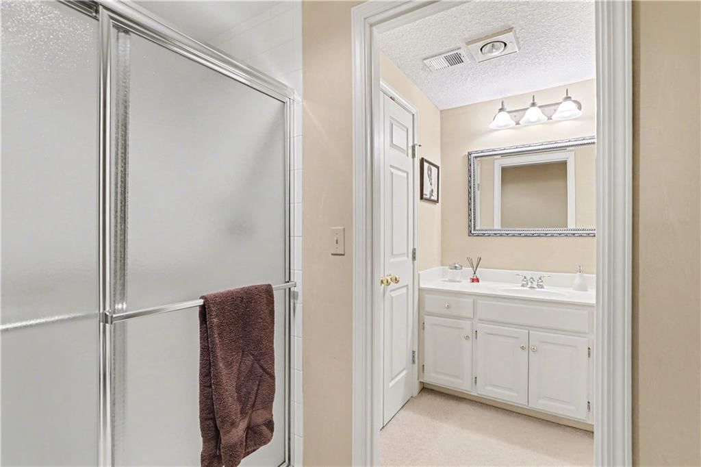 709 NE Lake Pointe Drive — photo 44