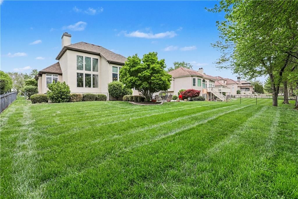 709 NE Lake Pointe Drive — photo 48
