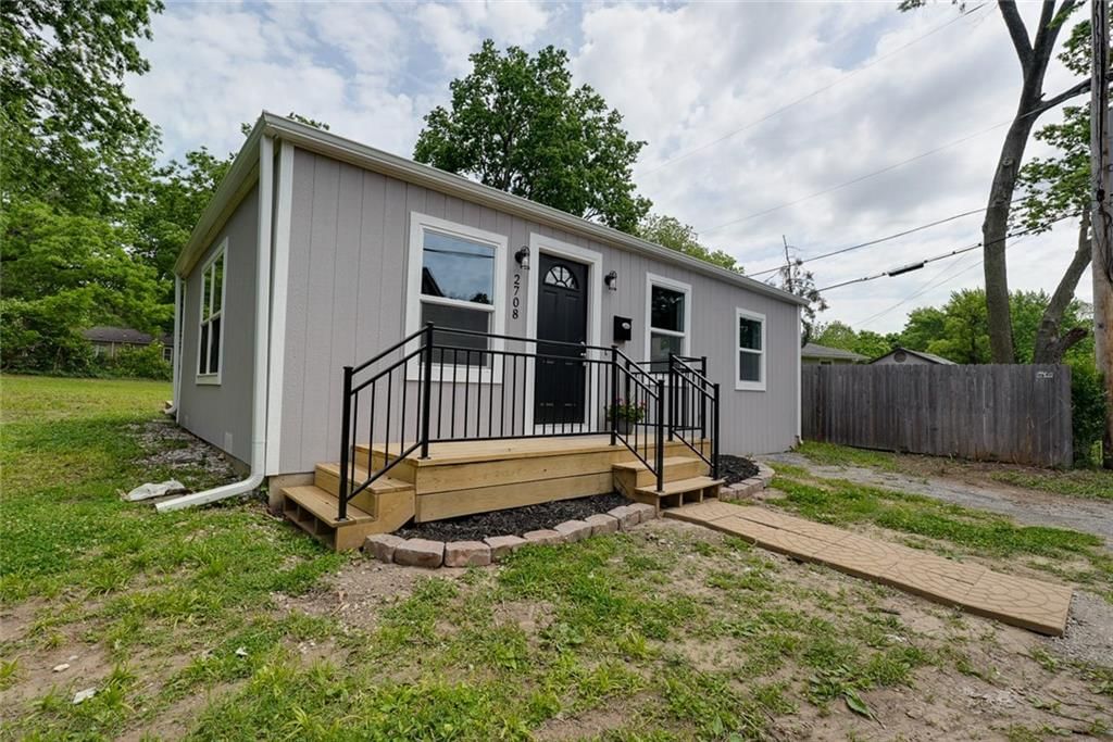 2708 Windsor Avenue — photo 3